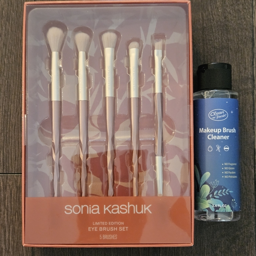 NIB Sonia Kashuk Limited Edition 5-Brush Set with Cleaner